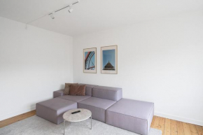 Refurbished 1-bed close to metro and airport